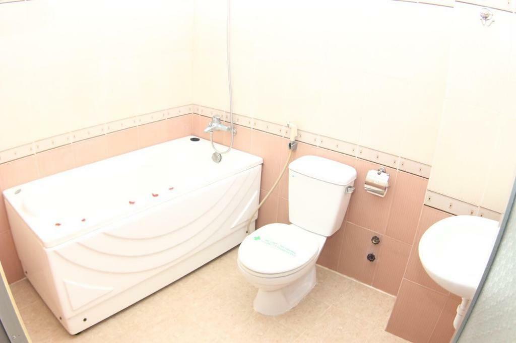 Thanh Ngoc Hotel Nha Trang Bagian luar foto